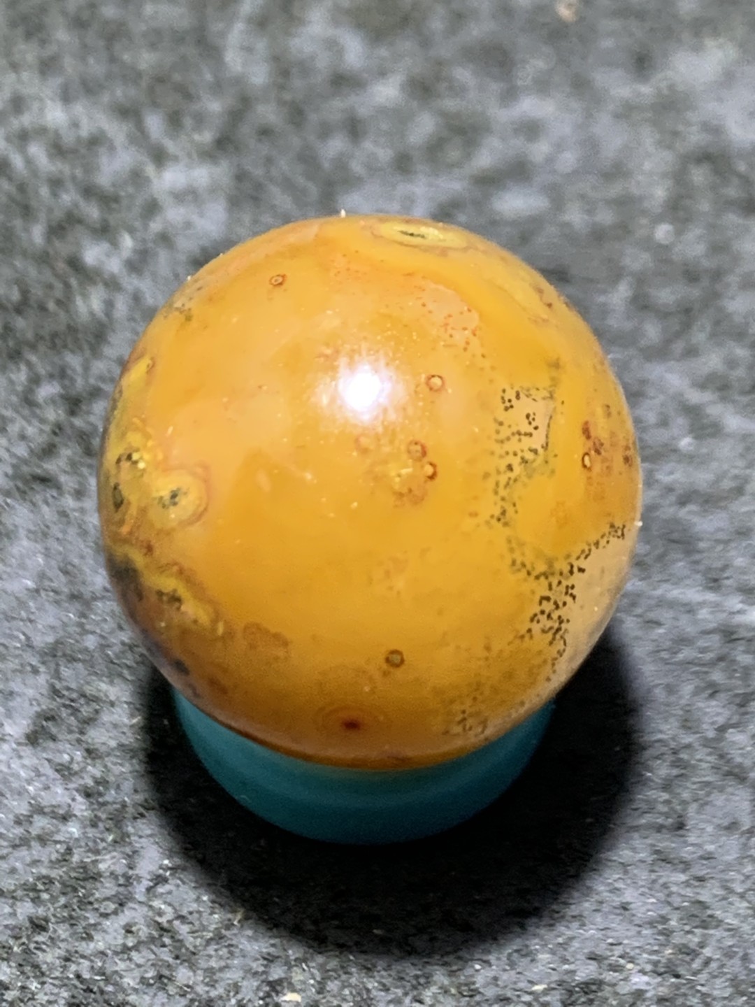 精美冰飘草花纹战国红玛瑙随形小圆珠一颗，