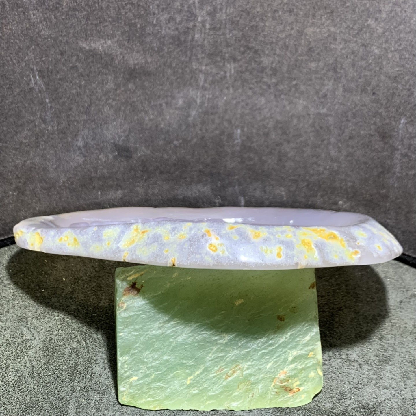 重器天然冰纹原皮玛瑙巧雕观音菩萨大 牌子一块