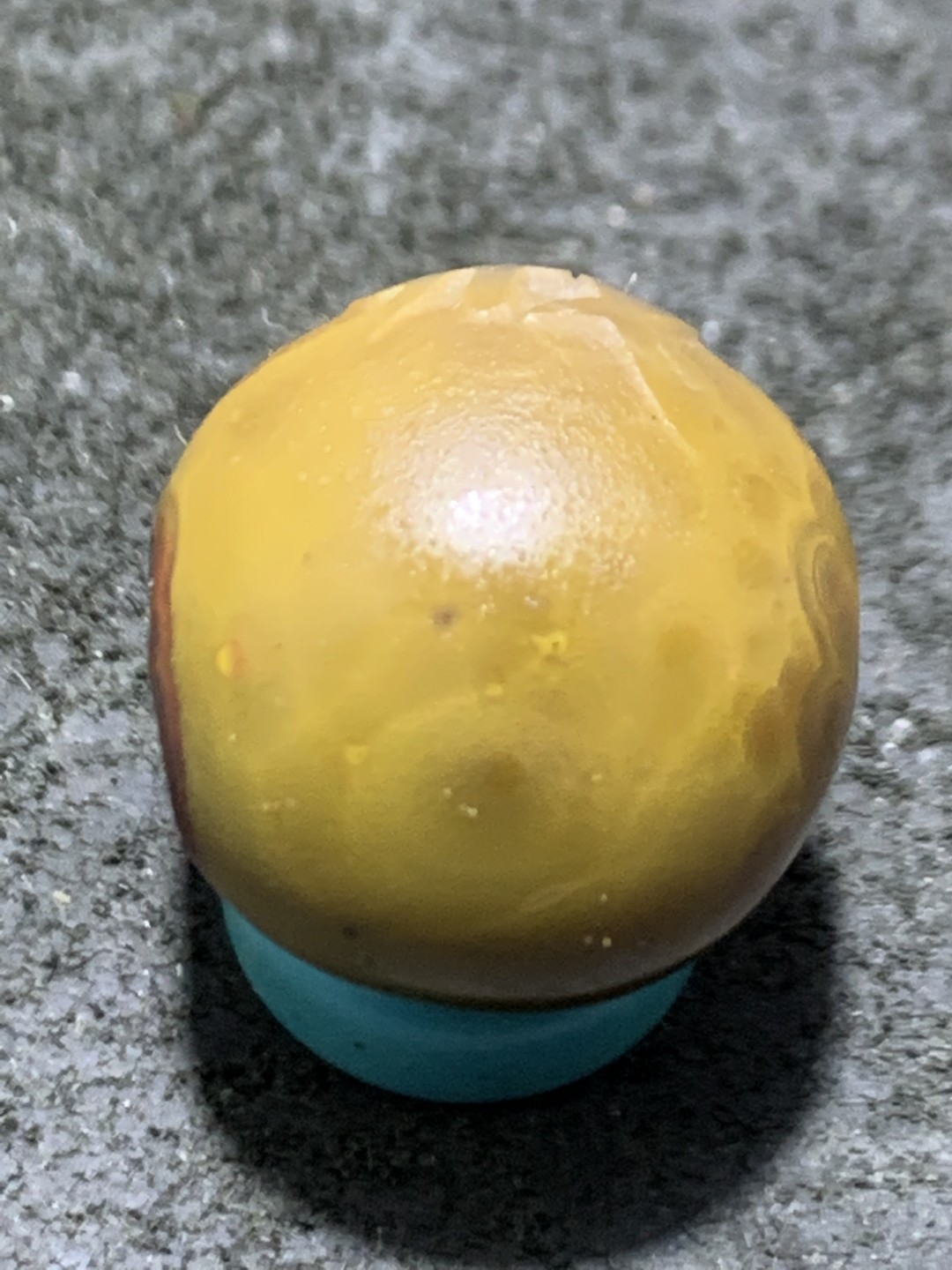 原皮风化纹战国红玛瑙手工雕刻戒字随形珠一颗！