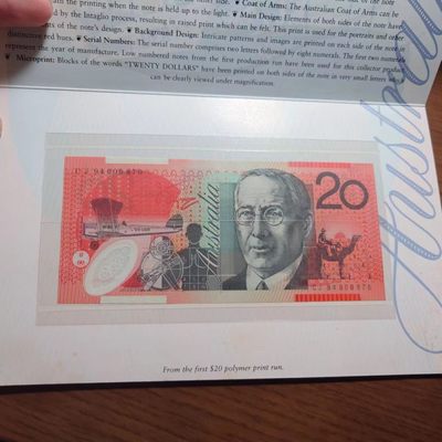 【世界钱币收藏】精选微拍第57期暨2023年第四期 裸钞专场 1994年澳大利亚20元塑料钞 首年原装册，背面带年份尾号870