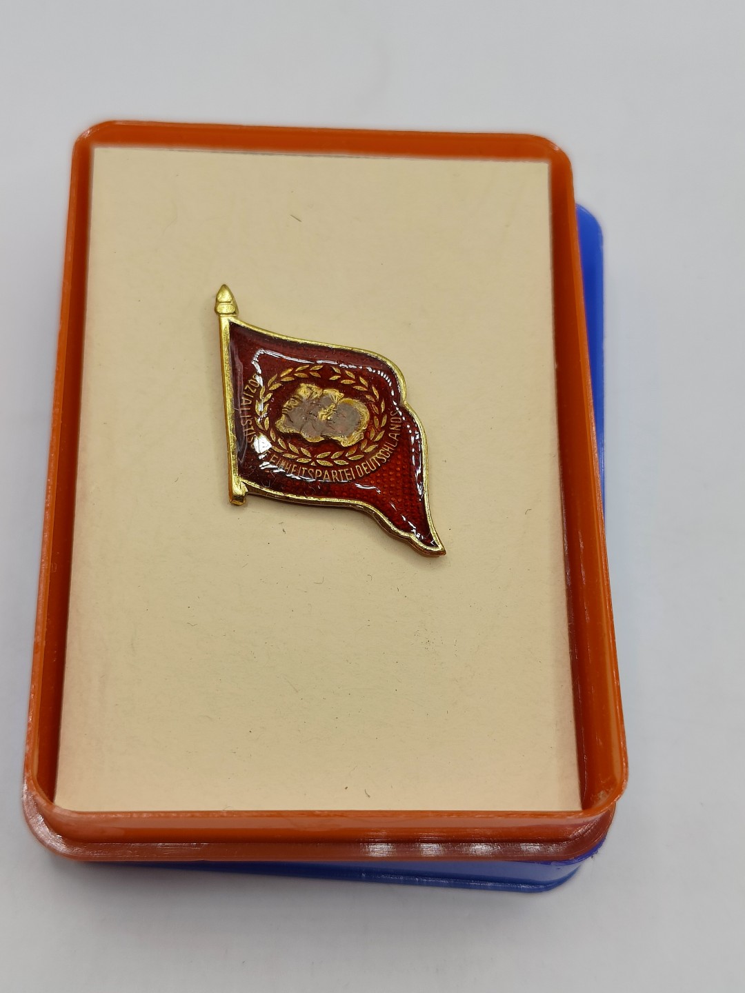 全场0元起拍 第40期 咸鱼国勋章拍卖专场 3月22日（周三）下午6：00开始 东德代表大会章