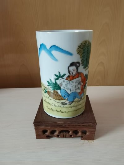 红色收藏文革时期人民公社笔筒毛瓷  早年收藏，保存完好，尺寸15厘米左右，做工精细，精品毛瓷茶杯，景德镇出品，厂货，喜欢的朋友不要错过 - 红色收藏文革时期人民公社笔筒毛瓷  早年收藏，保存完好，尺寸15厘米左右，做工精细，精品毛瓷茶杯，景德镇出品，厂货，喜欢的朋友不要错过