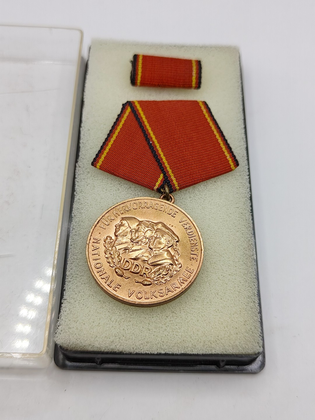 全场0元起拍 第40期 咸鱼国勋章拍卖专场 3月22日（周三）下午6：00开始 东德铜级功绩奖章