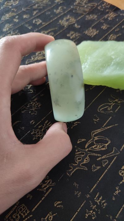 岫玉水墨飘花手镯实物拍摄轮胎宽版水墨丹青玉手镯 岫玉水墨飘花手镯实物拍摄轮胎宽版水墨丹青玉手镯