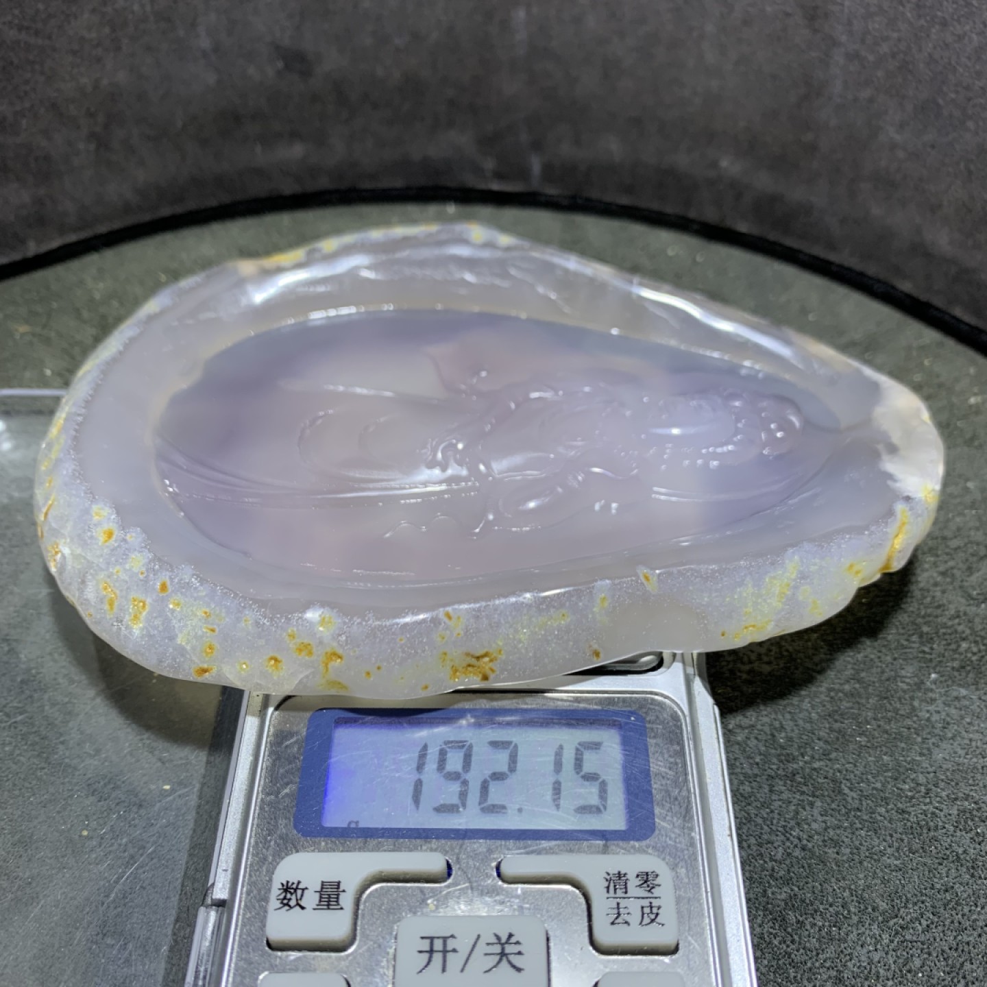 重器天然冰纹原皮玛瑙巧雕观音菩萨大 牌子一块