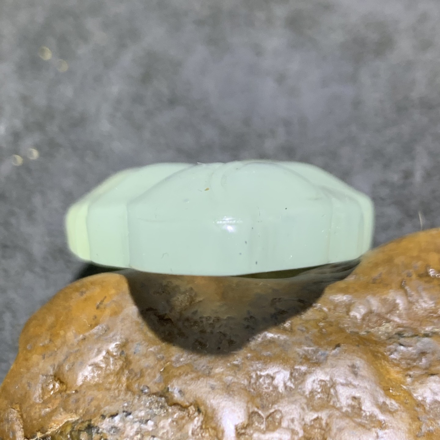 精美高玉化岫玉吊坠一个