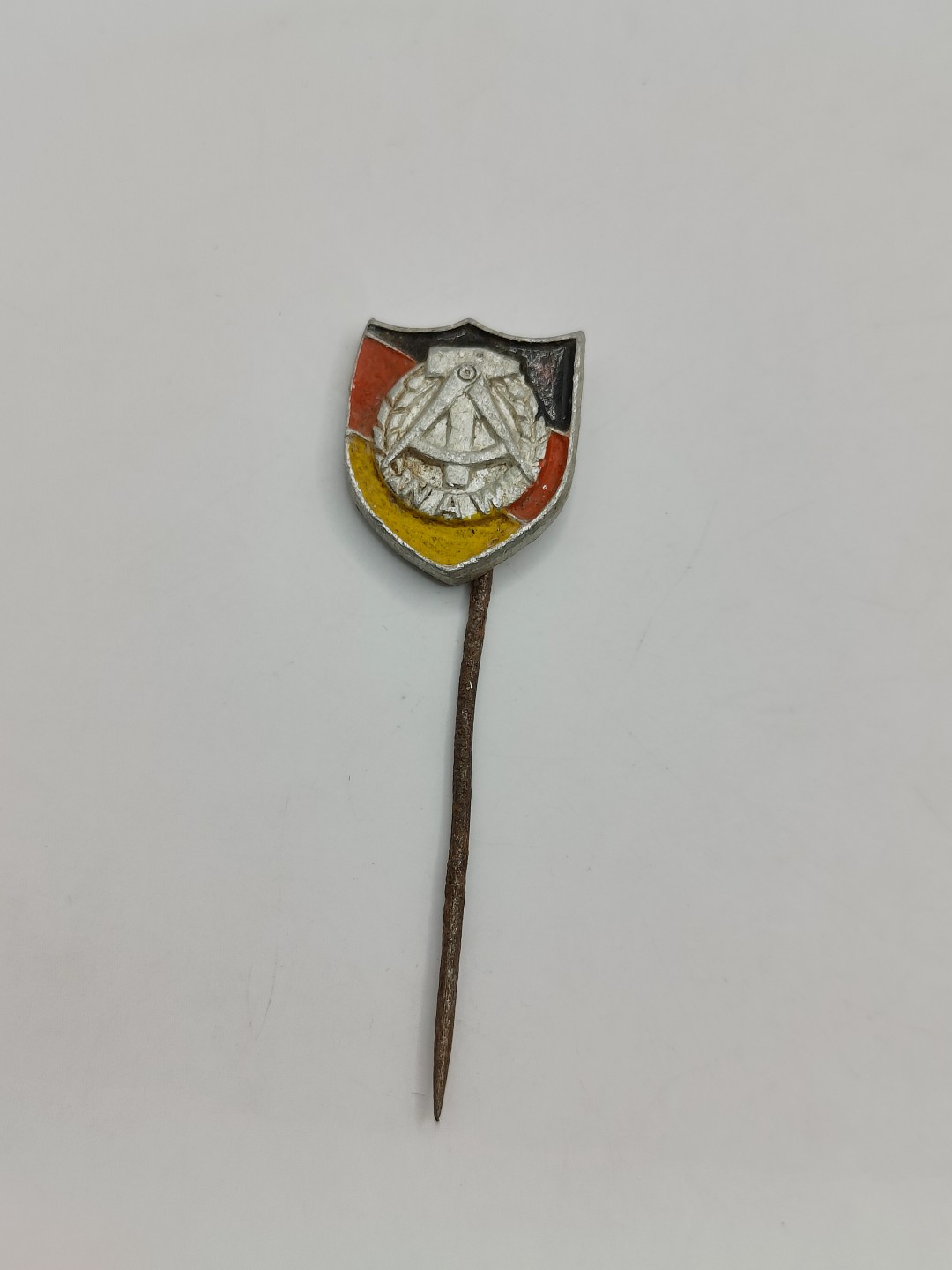 全场0元起拍 第40期 咸鱼国勋章拍卖专场 3月22日（周三）下午6：00开始 东德国徽奖章