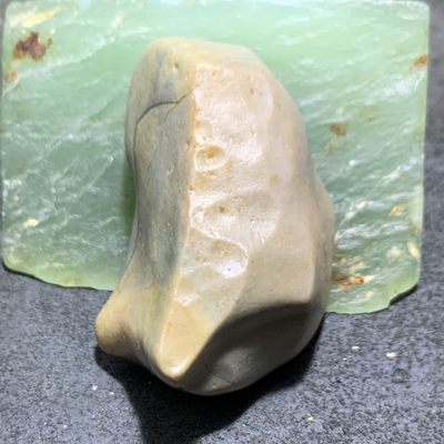精美天然阿拉善戈壁彩玉原石一颗 - 精美天然阿拉善戈壁彩玉原石一颗