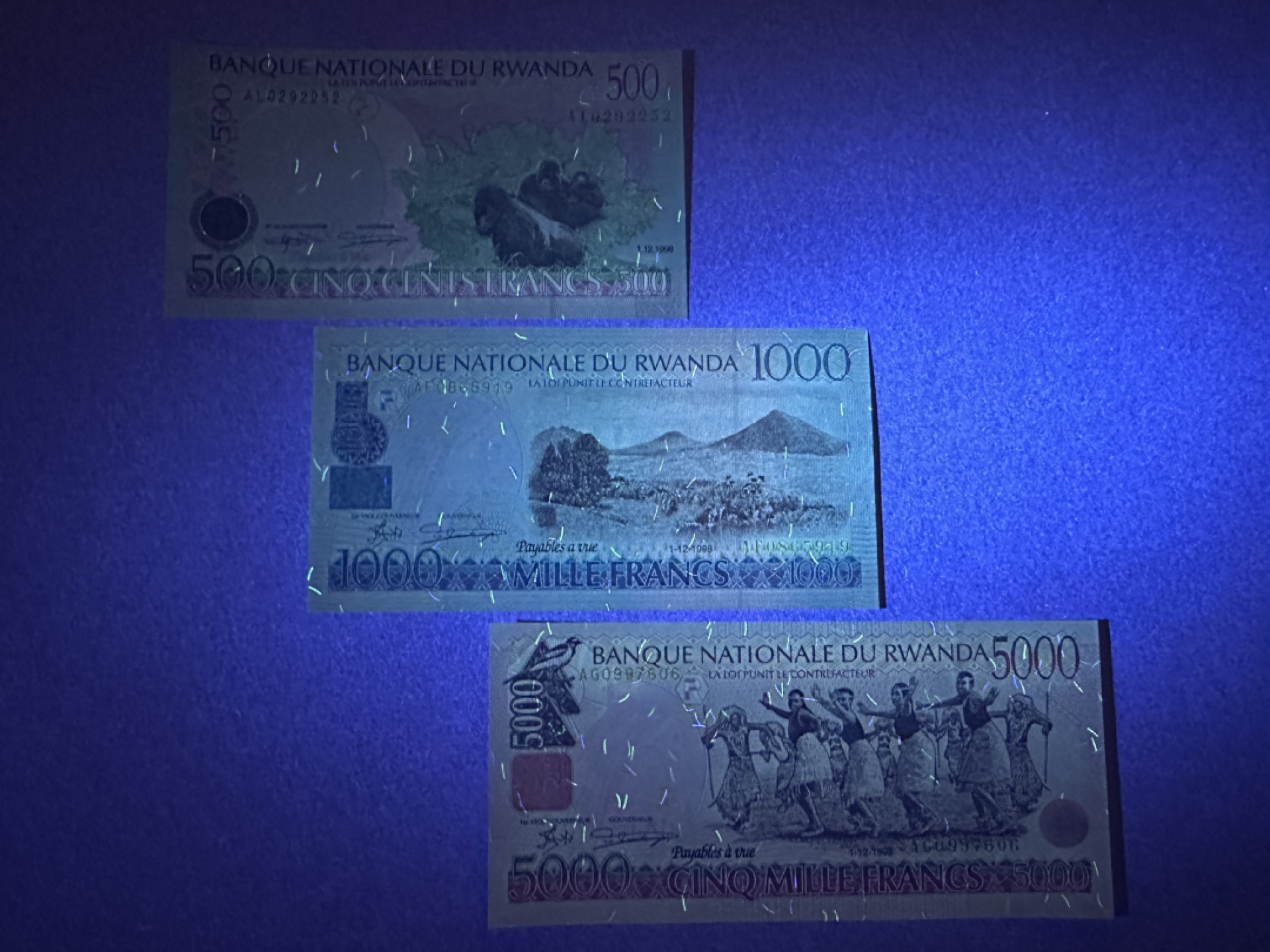 《张总收藏》94期——外币荟萃 卢旺达500、1000、5000法郎3张 UNC 1998年版