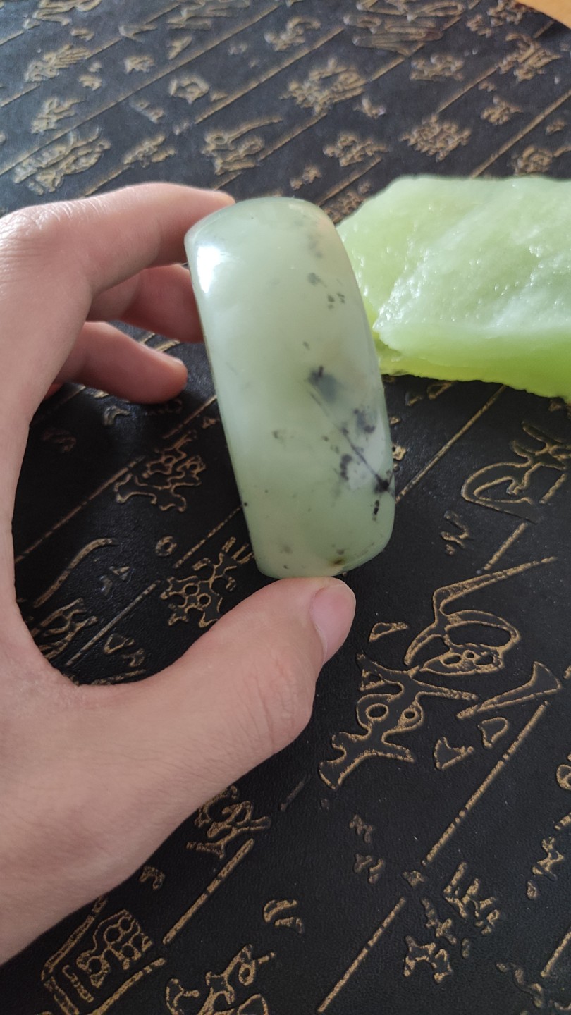 岫玉水墨飘花手镯实物拍摄轮胎宽版水墨丹青玉手镯