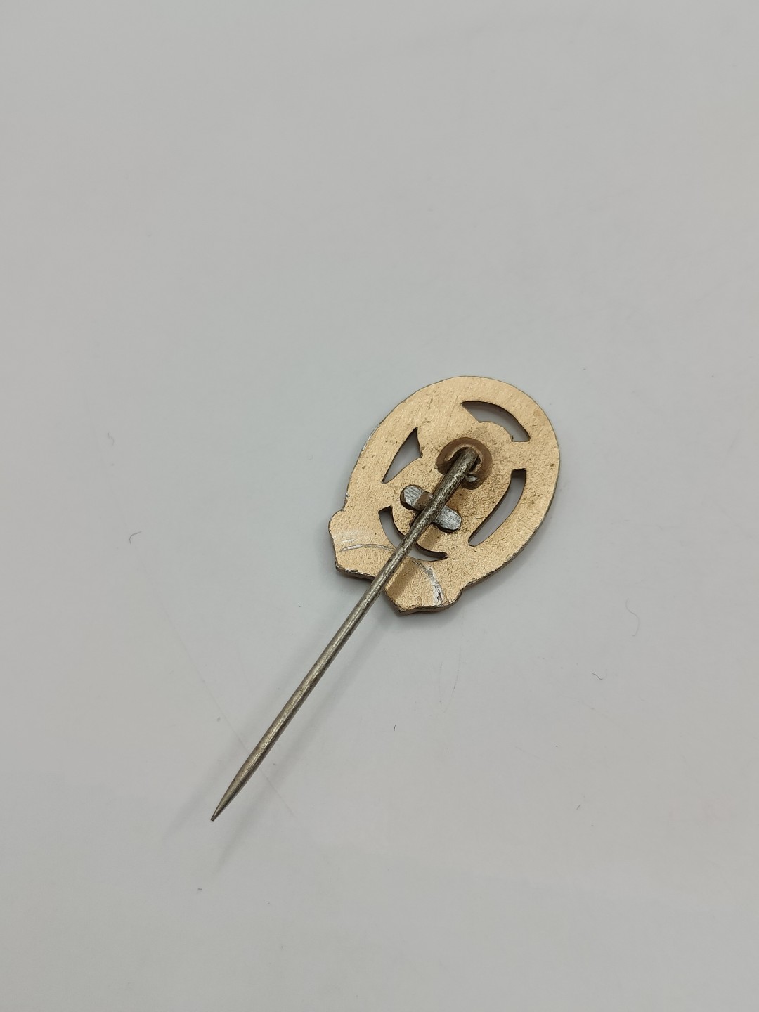 全场0元起拍 第40期 咸鱼国勋章拍卖专场 3月22日（周三）下午6：00开始 东德铜级体能章