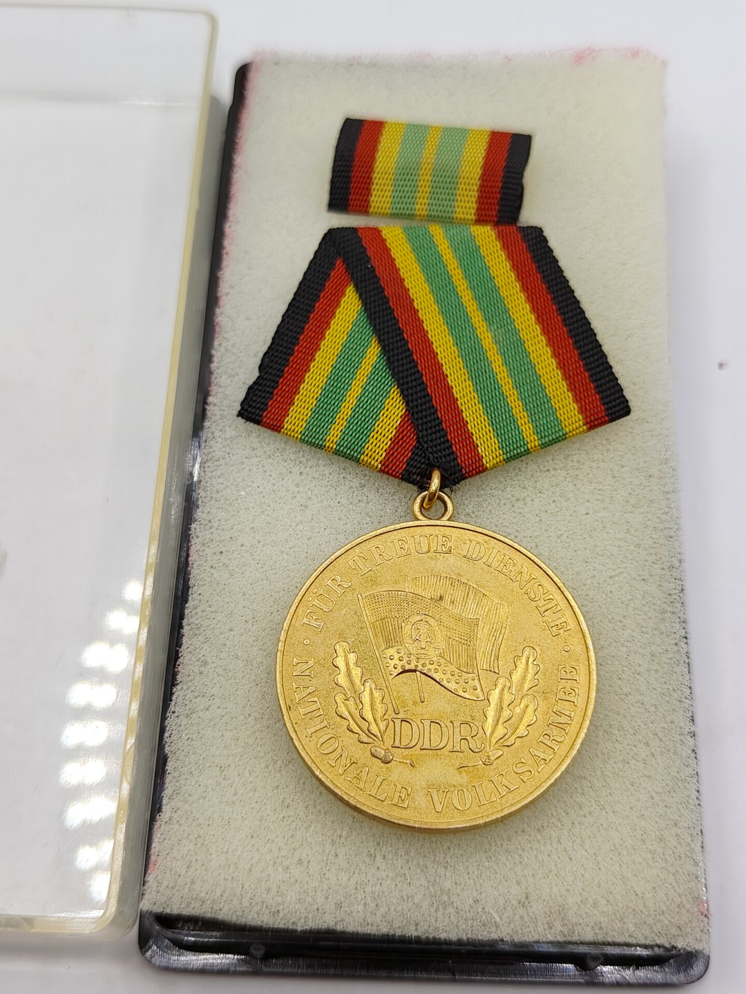 全场0元起拍 第40期 咸鱼国勋章拍卖专场 3月22日（周三）下午6：00开始 东德15年服役章