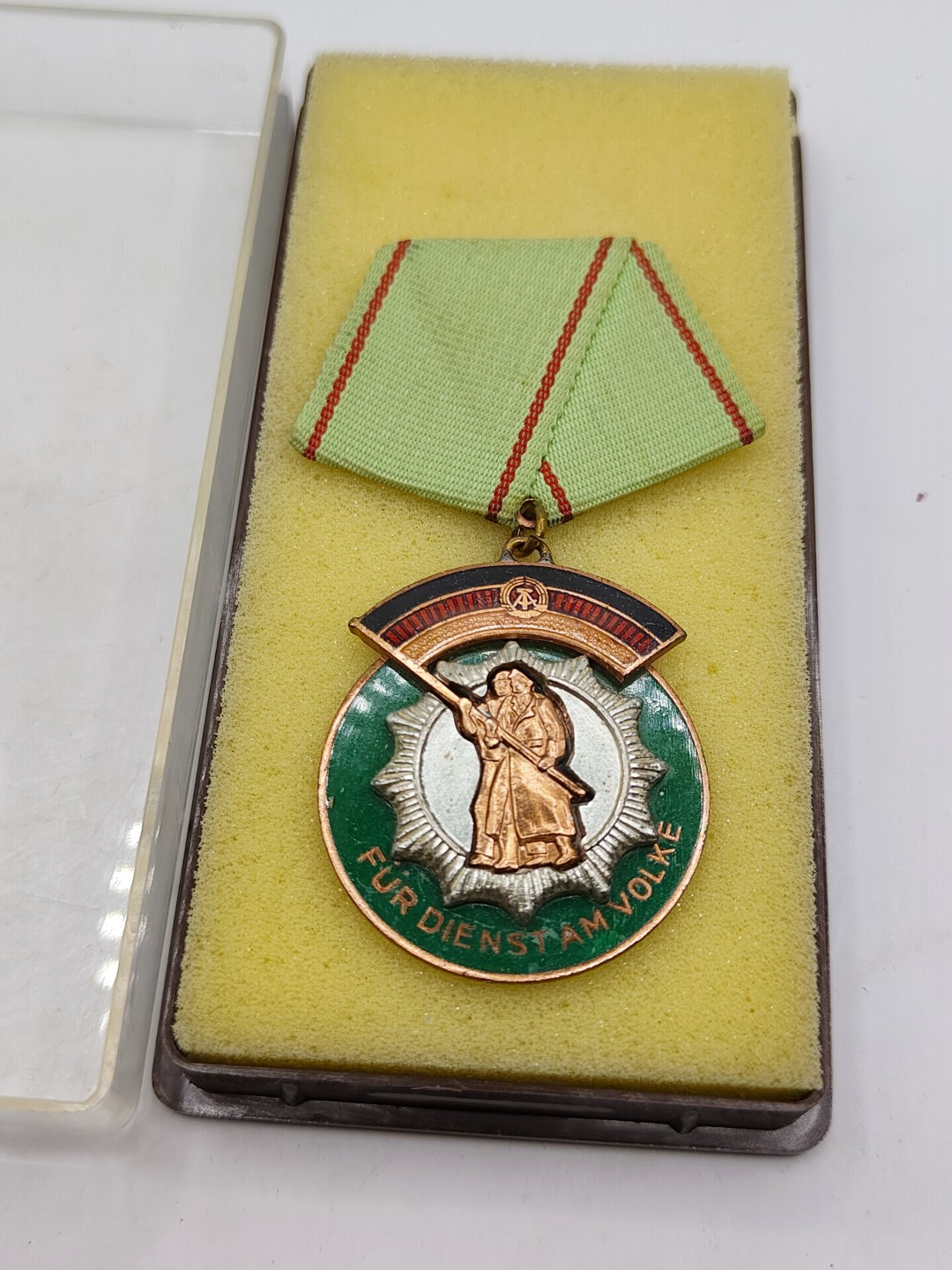 全场0元起拍 第40期 咸鱼国勋章拍卖专场 3月22日（周三）下午6：00开始 东德人民警察荣誉勋章