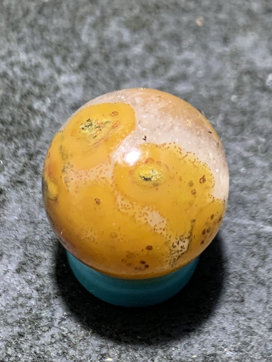 精美冰飘草花纹战国红玛瑙随形小圆珠一颗，