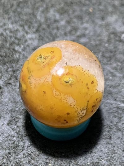 精美冰飘草花纹战国红玛瑙随形小圆珠一颗， 精美冰飘草花纹战国红玛瑙随形小圆珠一颗，