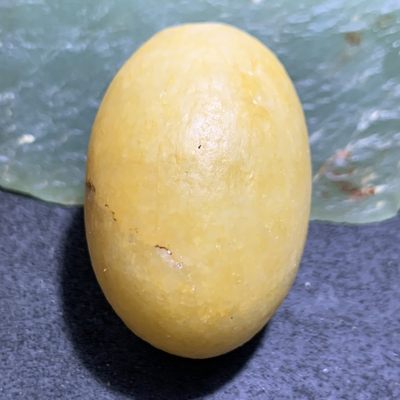 精美天然地表黄白料金丝玉籽料原石一块， - 精美天然地表黄白料金丝玉籽料原石一块，