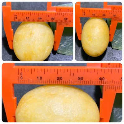 精美天然地表黄白料金丝玉籽料原石一块， 精美天然地表黄白料金丝玉籽料原石一块，