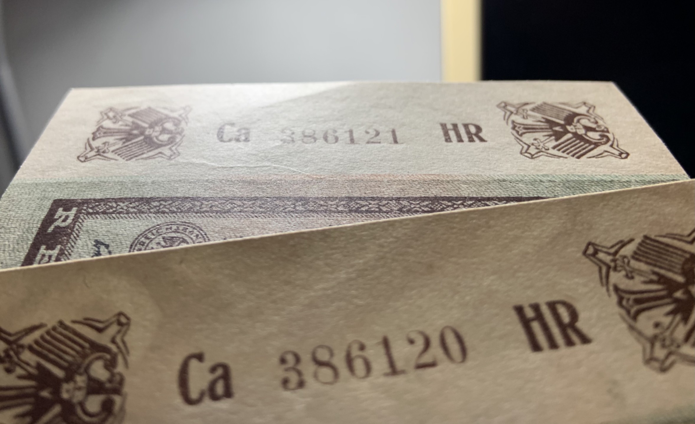收藏联盟Quantum Auction 第241期拍卖  德国1922年5000马克连号一对 品相UNC 细节如图 百年老钞 大票幅