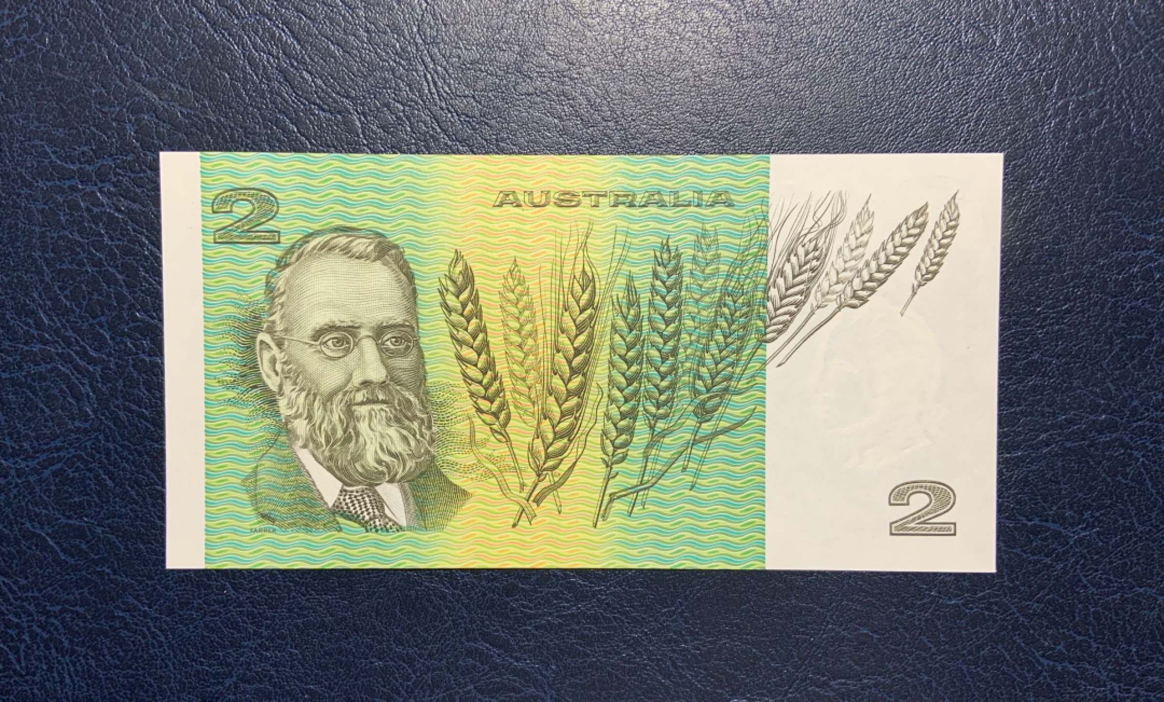 收藏联盟Quantum Auction 第241期拍卖  澳大利亚1988年2元纪念册 品相全新UNC 英文意为该纸币来自1988版最后一批印刷