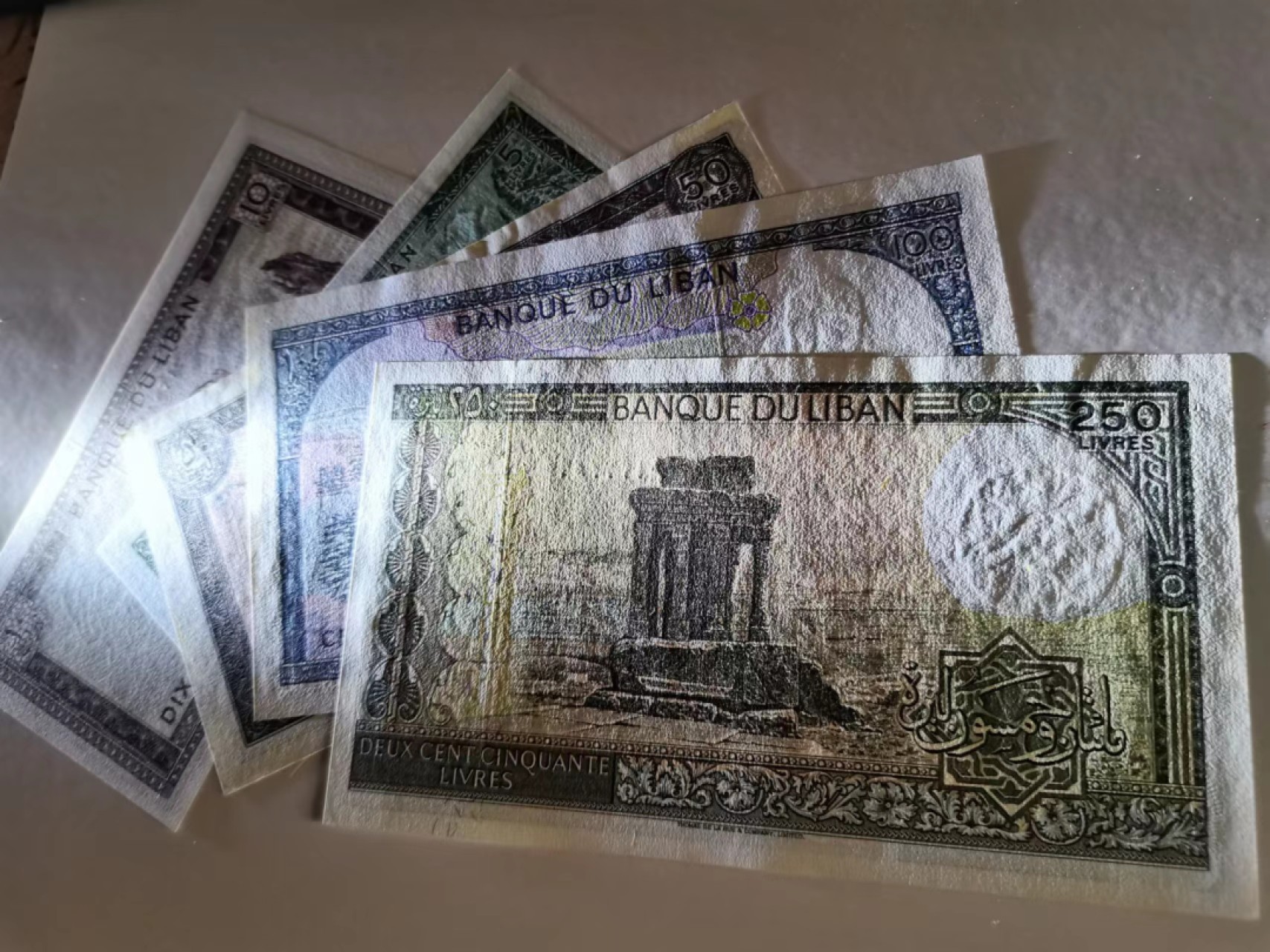 外钞荟萃x民国风云专场 黎巴嫩1980-88年 (5-250里弗) 