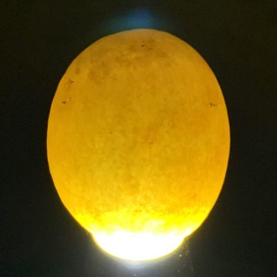 精美天然地表黄白料金丝玉籽料原石一块， 精美天然地表黄白料金丝玉籽料原石一块，