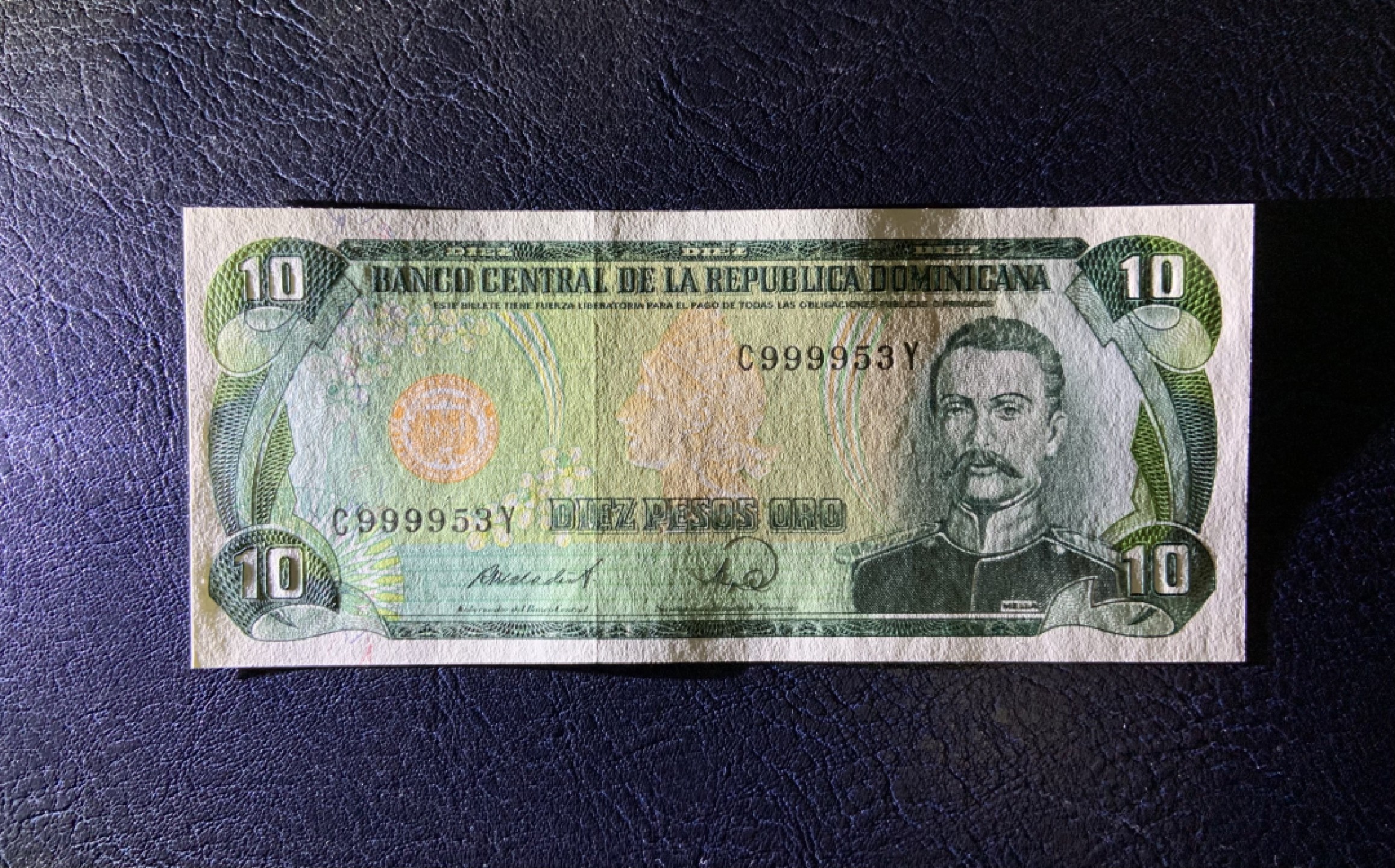收藏联盟Quantum Auction 第241期拍卖  多米尼加1988年10比索 品相全新UNC 狮子号9999开头 早期纸质版 稀少