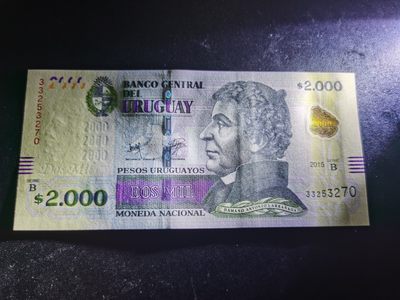 Immortal auction 第四拍，万象更新 - 乌拉圭2000（2015），荧光漂亮，全新Unc