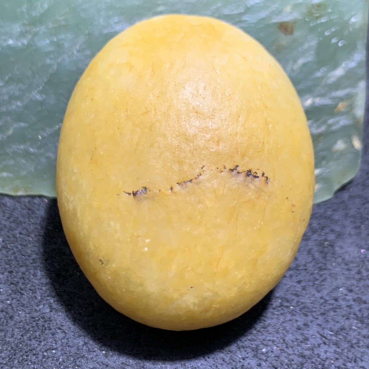 精美天然地表黄白料金丝玉籽料原石一块，