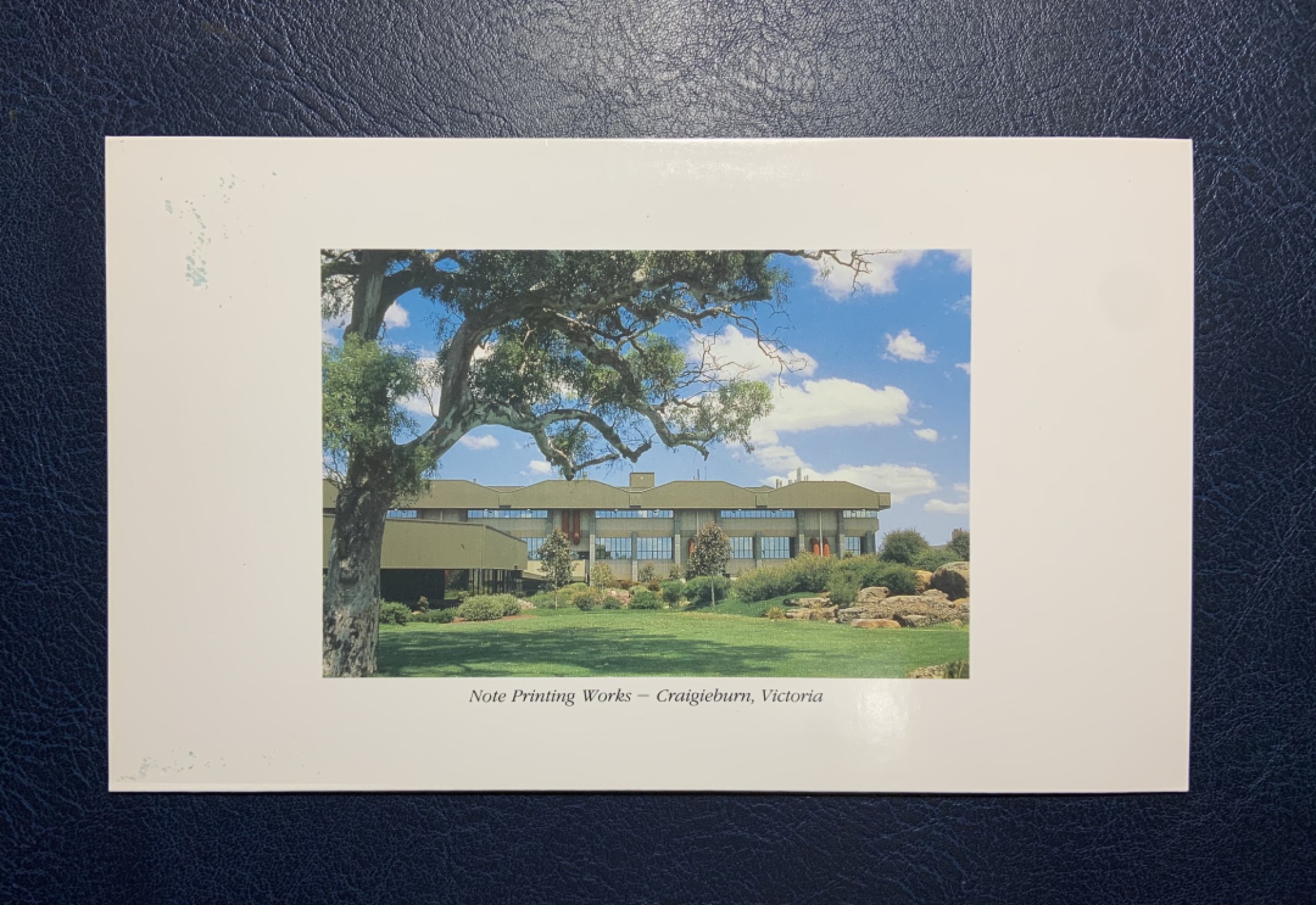 收藏联盟Quantum Auction 第241期拍卖  澳大利亚1988年2元纪念册 品相全新UNC 英文意为该纸币来自1988版最后一批印刷