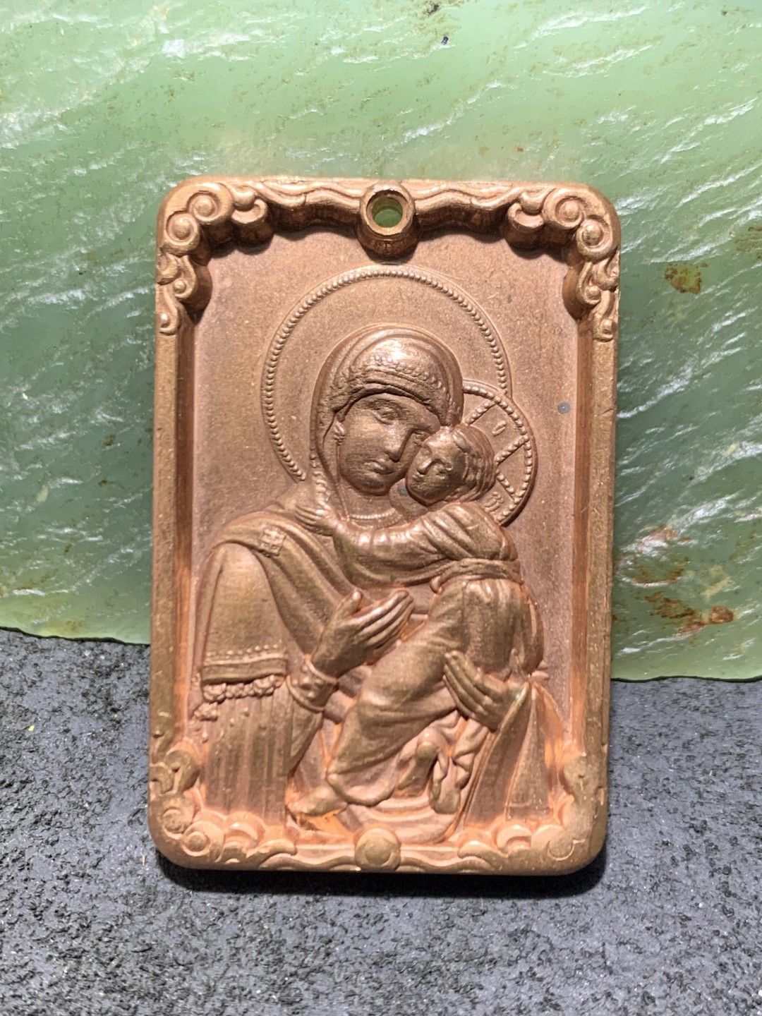 精美紫铜圣母玛利亚牌子一个， 精美紫铜圣母玛利亚牌子一个，