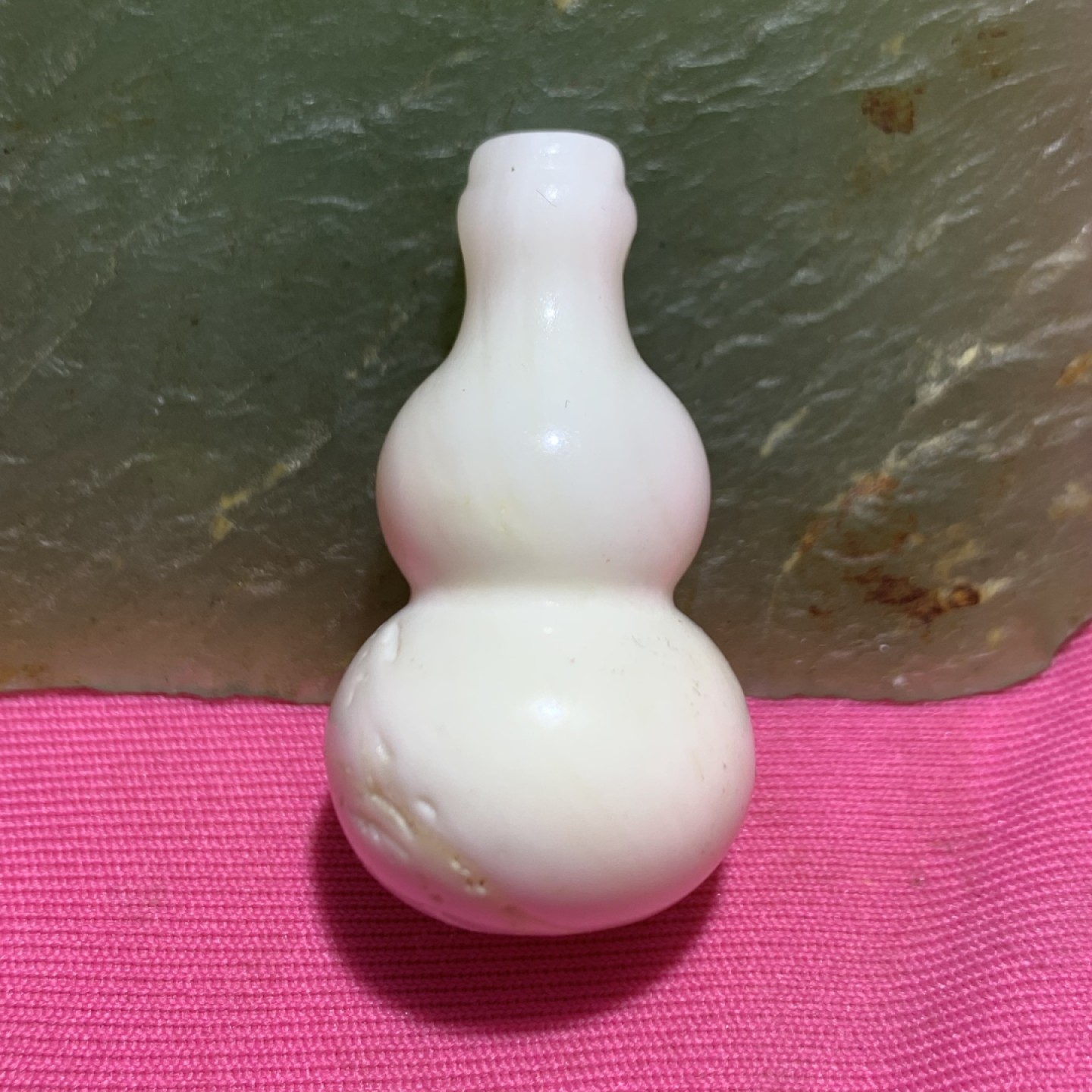 深海贝化玉葫芦吊坠一个，