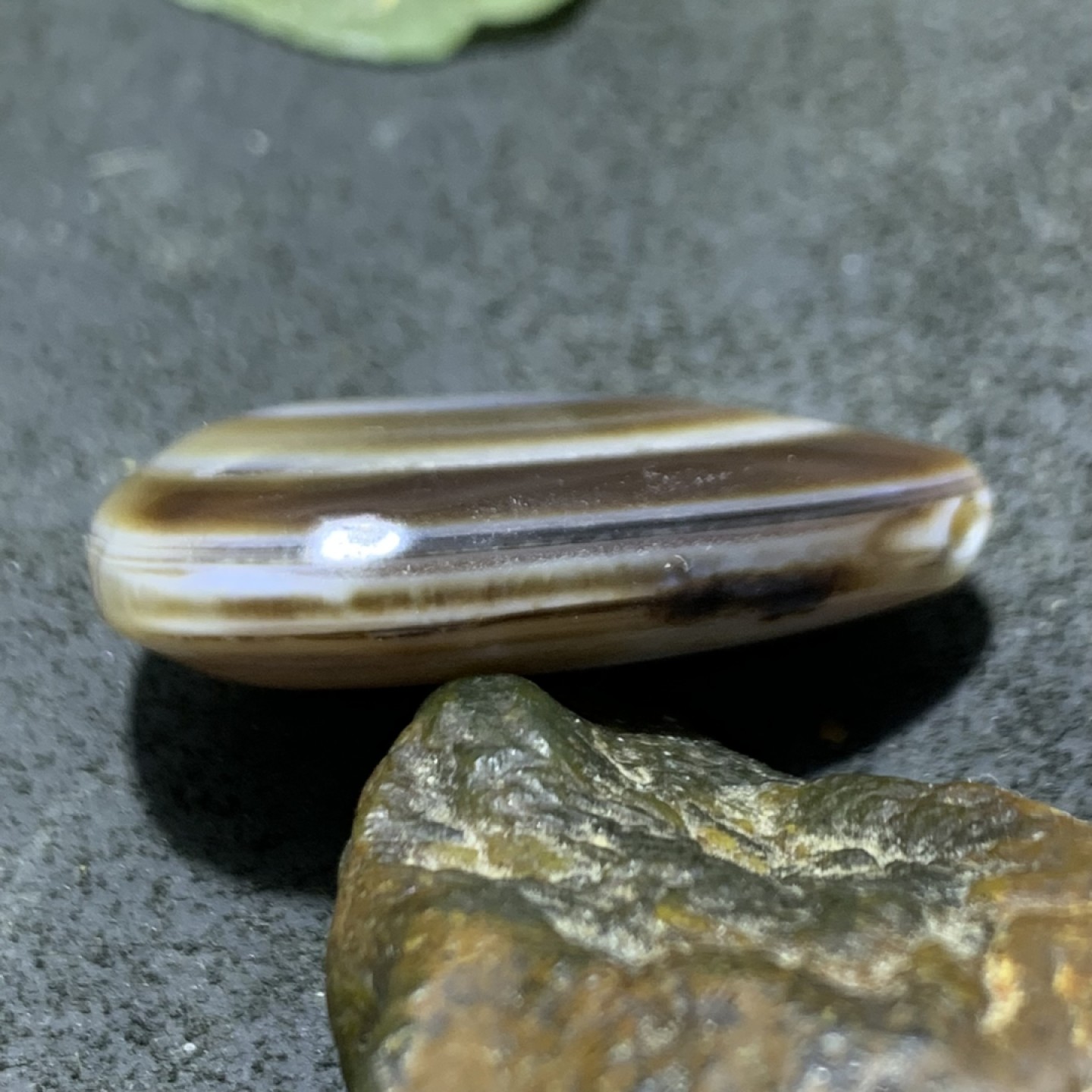 药师玛瑙随形吊坠一个