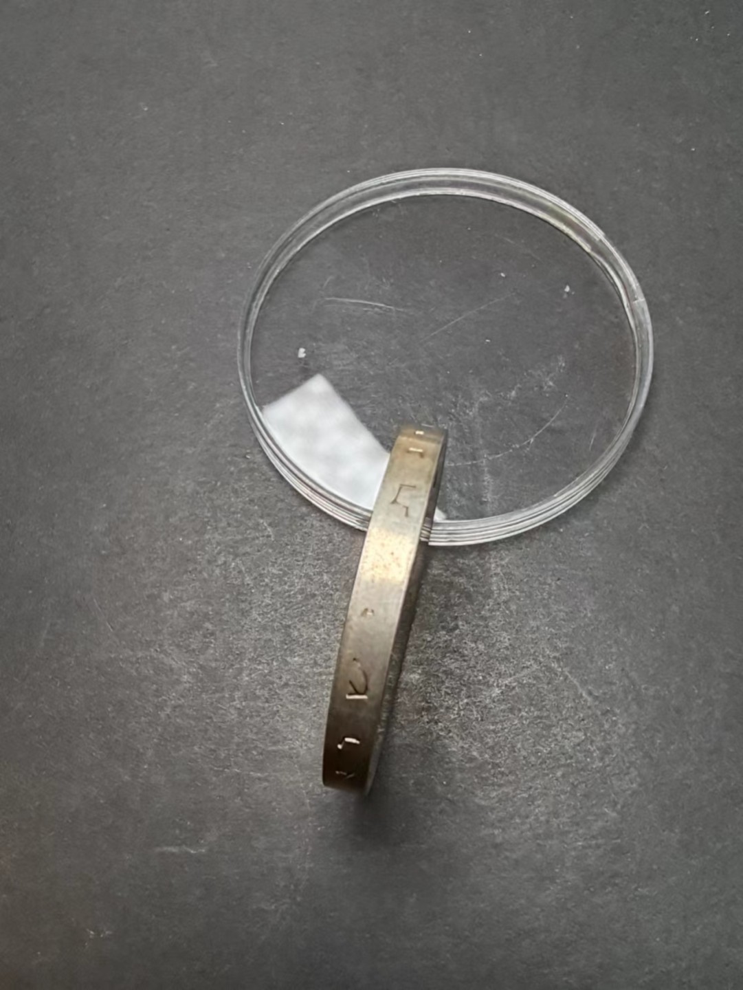 【8个洞收藏】第5场★0押0起一件包邮★银币专场（持续更新····） 7天连拍 作品 作者 产地 以色列，25克银币 年份：1958年 可以立起来的厚度，面值5里拉，相传以色列代表图腾七烛台可封印黑魔法。有无边法力 