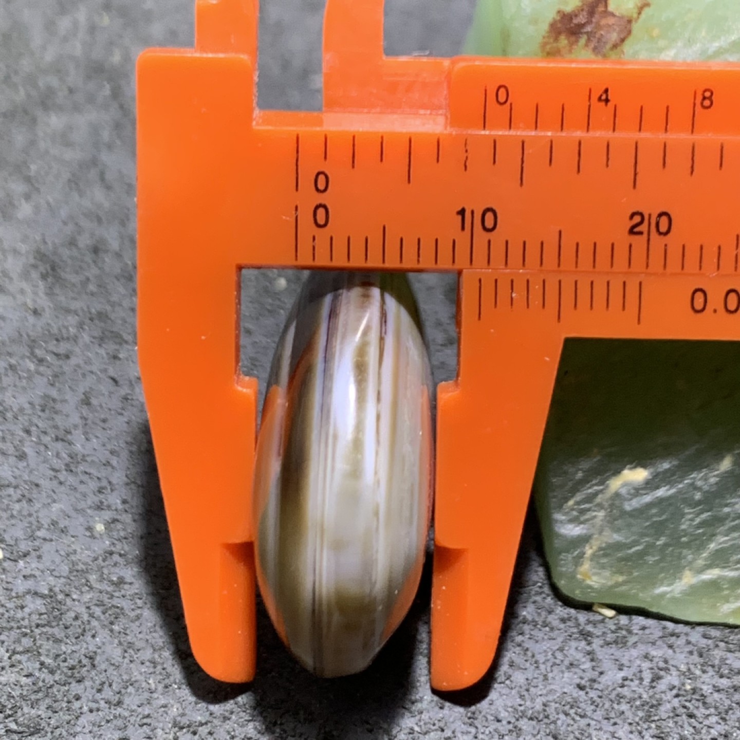 药师玛瑙随形吊坠一个