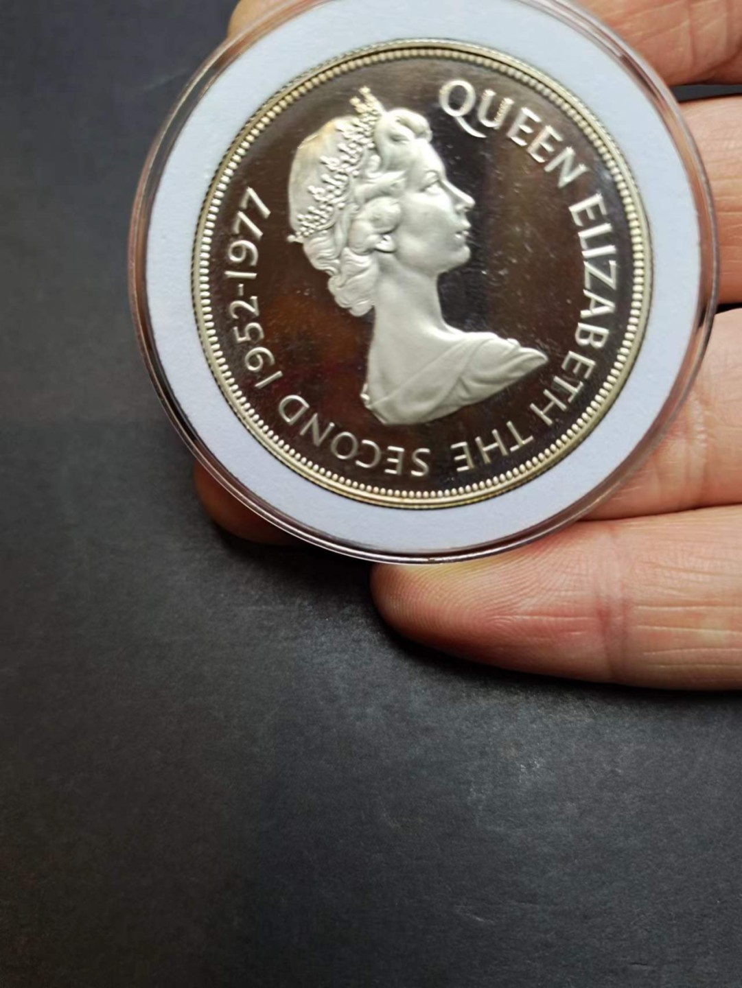 【8个洞收藏】第5场★0押0起一件包邮★银币专场（持续更新····） 7天连拍 根西岛 1977年 女王登基25周年25便士 精致proof银币 状态如图 28.5克实重  