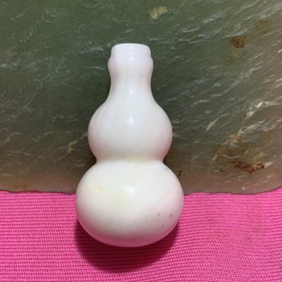 深海贝化玉葫芦吊坠一个， - 深海贝化玉葫芦吊坠一个，