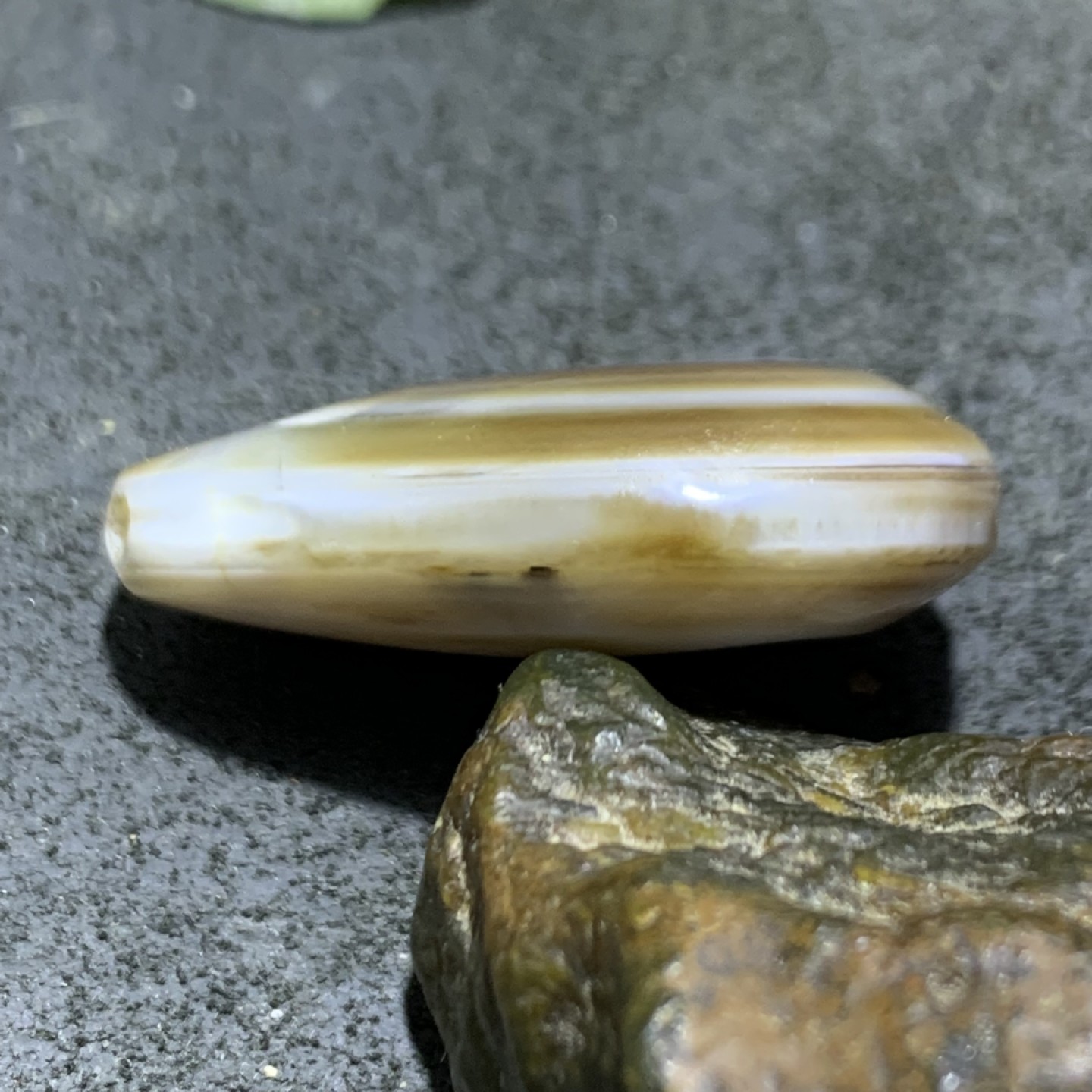 药师玛瑙随形吊坠一个