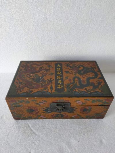 乾清宫珍藏，铜鎏金镶嵌宝石筷子一盒 - 乾清宫珍藏，铜鎏金镶嵌宝石筷子一盒