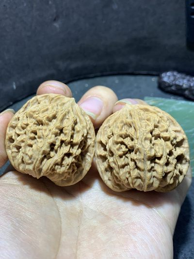 精美老款盘龙纹对歪异形狮子头文玩核桃一对， - 精美老款盘龙纹对歪异形狮子头文玩核桃一对，