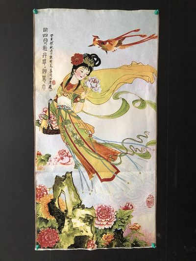 唐卡织锦刺绣古典人物刺绣画  二十四花神 牡丹仙子图，长120厘米，宽60厘米，喜欢的朋友不要错过 织锦也叫彩织，是一种有花纹图案的织品，及书画为底本用织锦工艺织成的书画作品。画面光泽鲜活，富有立体感、品质档次高、价格适中，具有不易褪色、易于收藏等特点，被当今人们奉为送礼上品。