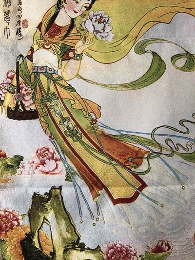 唐卡织锦刺绣古典人物刺绣画  二十四花神 牡丹仙子图，长120厘米，宽60厘米，喜欢的朋友不要错过 织锦也叫彩织，是一种有花纹图案的织品，及书画为底本用织锦工艺织成的书画作品。画面光泽鲜活，富有立体感、品质档次高、价格适中，具有不易褪色、易于收藏等特点，被当今人们奉为送礼上品。