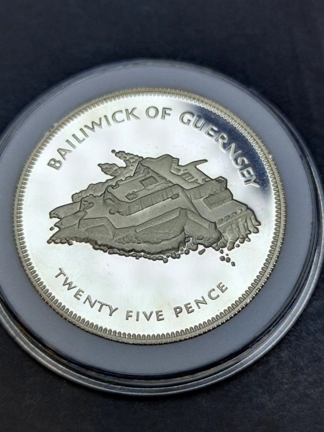 【8个洞收藏】第5场★0押0起一件包邮★银币专场（持续更新····） 7天连拍 根西岛 1977年 女王登基25周年25便士 精致proof银币 状态如图 28.5克实重  