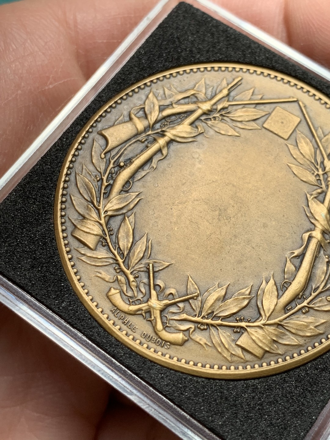 《竞宝斋》第146场-周日，周一 2场 (全场包邮) 法国军事斗争备战艺术铜章  直径：40mm  重量：32.9g  边铭：丰饶角+铜标