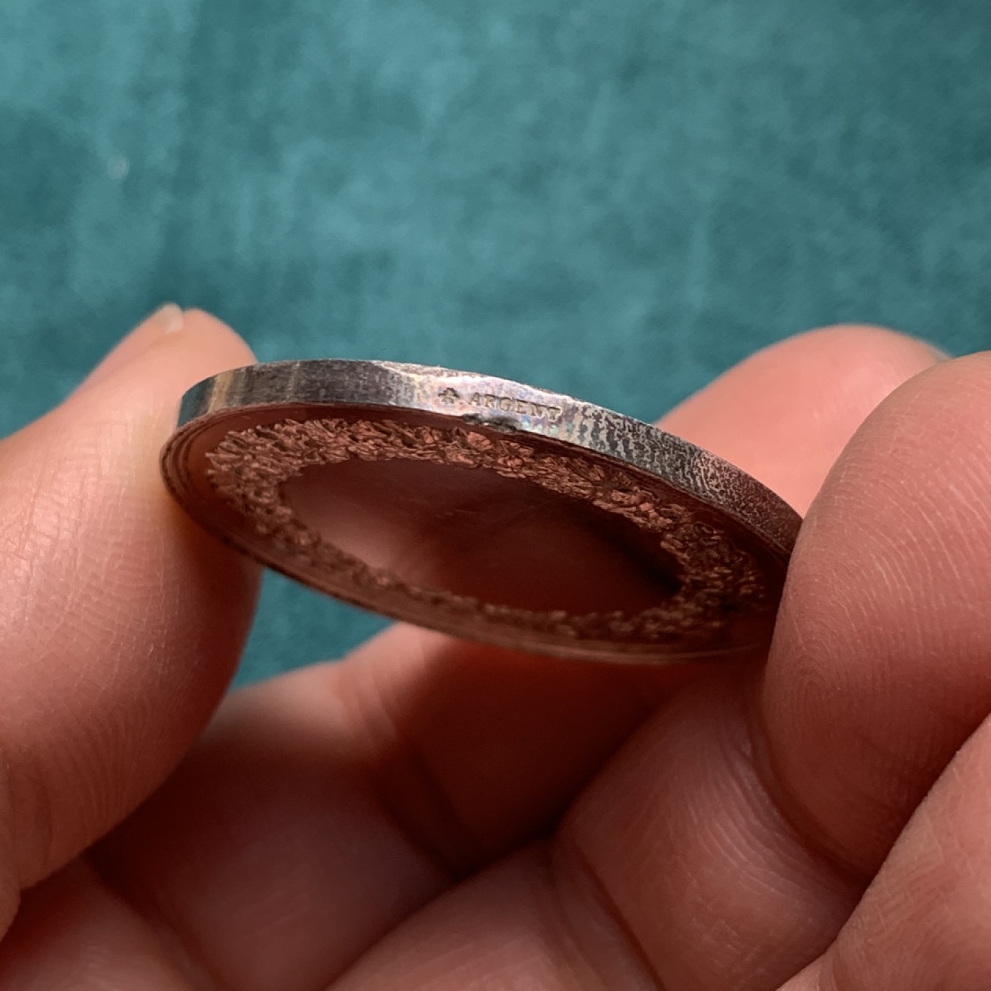 《竞宝斋》第146场-周日，周一 2场 (全场包邮) 法国结婚纪念银章  重量：16.1gr  直径：34mm 边铭：蜜蜂+银标