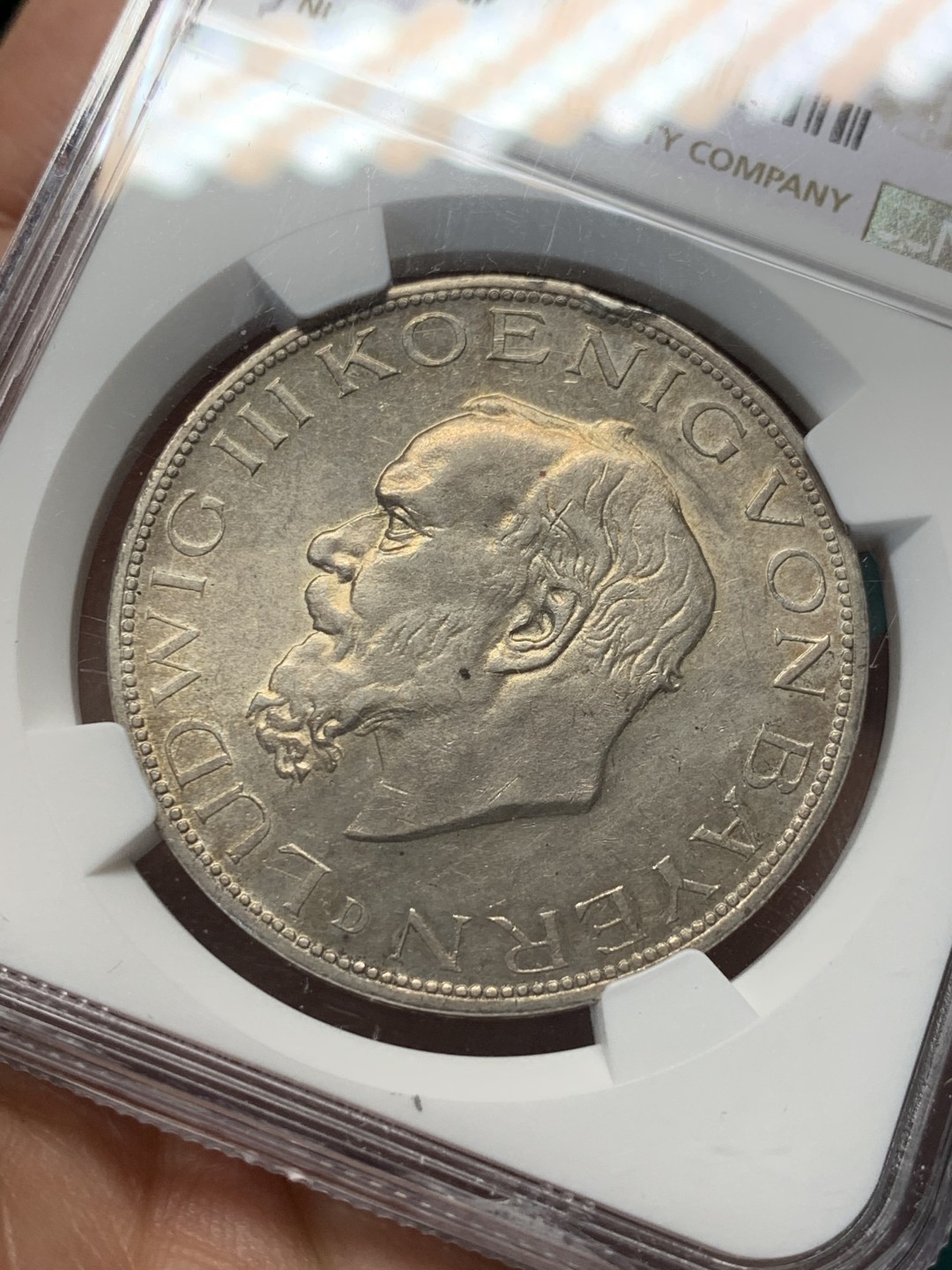 《竞宝斋》第146场-周日，周一 2场 (全场包邮) NGC-UNCD 德国1914年 巴伐利亚5马克银币 带淡包浆和转光，可惜正面上方有小磕ngc不给分