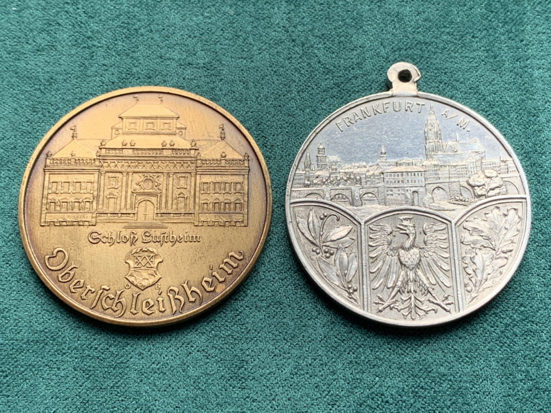 《竞宝斋》第146场-周日，周一 2场 (全场包邮) 德国纪念章2枚，白色金属为德国1912年一战法兰克福射击节纪念章，39.3mm,作者juli steulm,价格倒挂，国外numisbids拍卖成交价为55欧元，另外一枚为巴伐利亚选帝侯马克西米利安二世（Maximilian II. Emanuel；1662年7月11日-1726年2月26日）纪念章。40.3mm，39.2mm