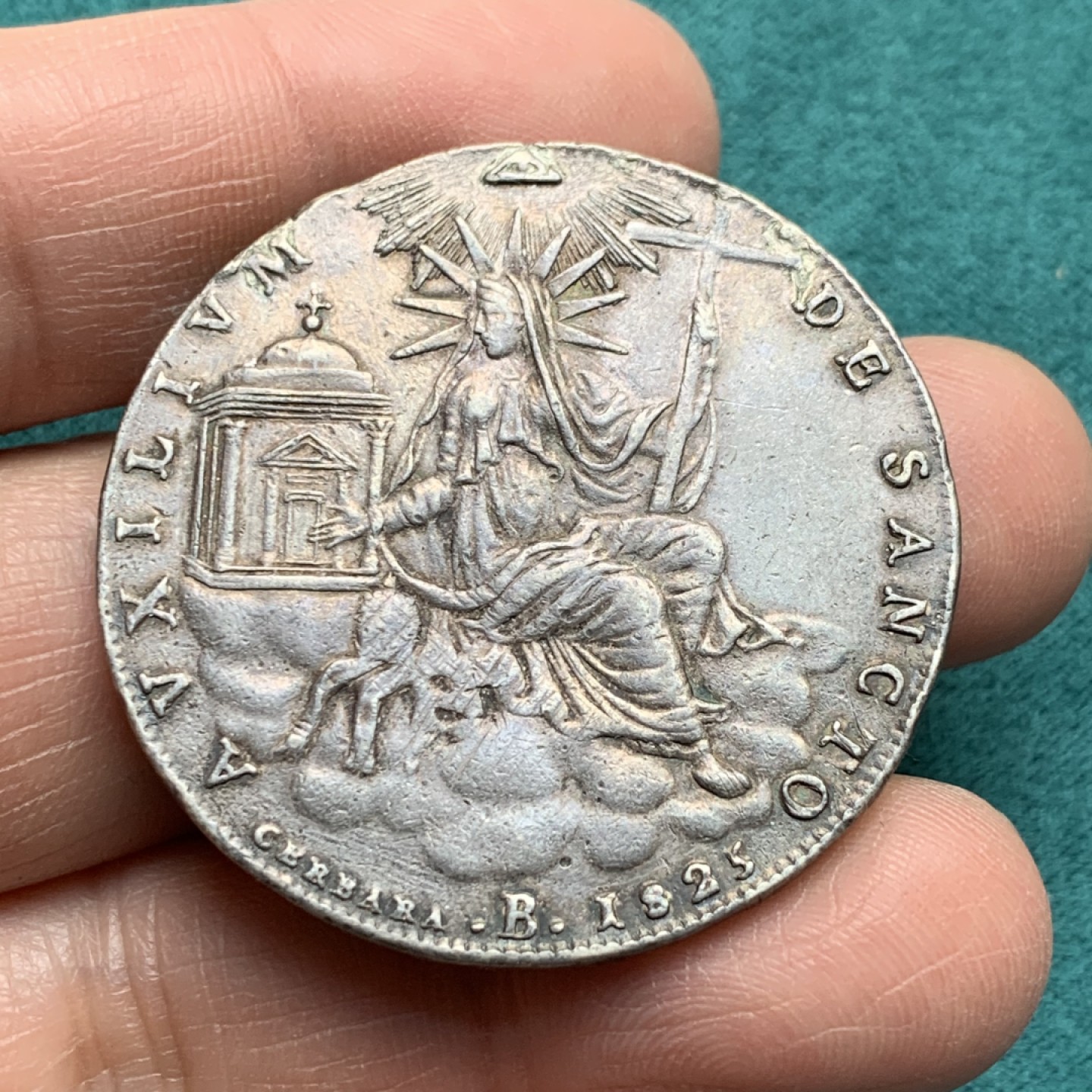 《竞宝斋》第146场-周日，周一 2场 (全场包邮) 梵蒂冈 1825年 教皇国 斯库多大银币，重量26.2g，黑泛彩 有焊接痕迹 细节见图