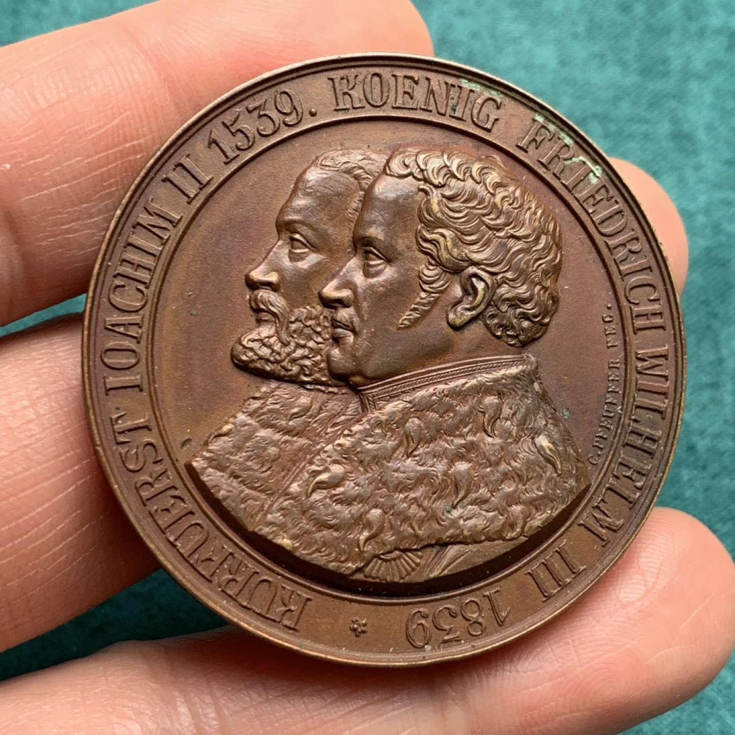 《竞宝斋》第146场-周日，周一 2场 (全场包邮) 1839年德国布兰登堡宗教改革300周年大直径铜章，宗教教廷系列经典品种之一，细节满满，背面中间耶稣受难小像的腹肌线条肉眼清晰可见 52克 45mm