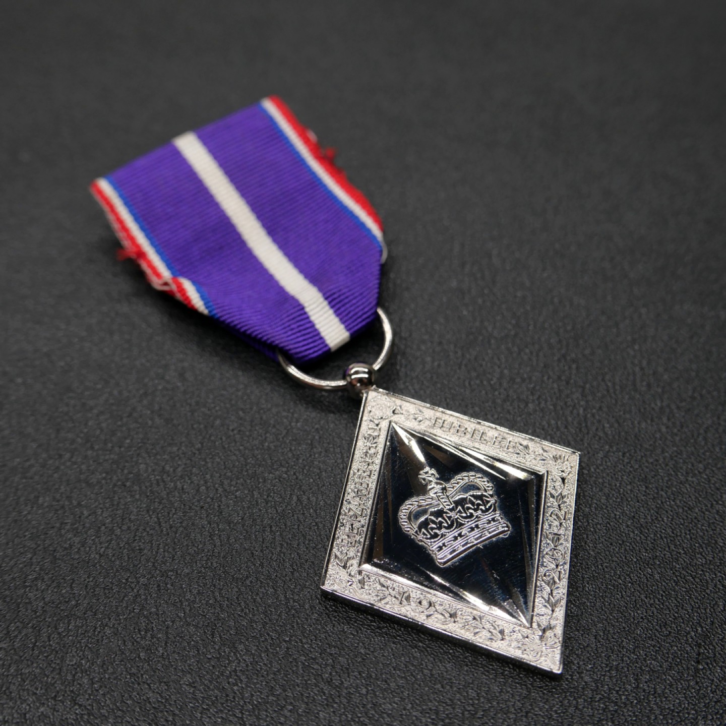 勋章奖章交易所3月25日拍卖 英国伊丽莎白二世钻石禧（登基60周年）奖章，非官方版，银质