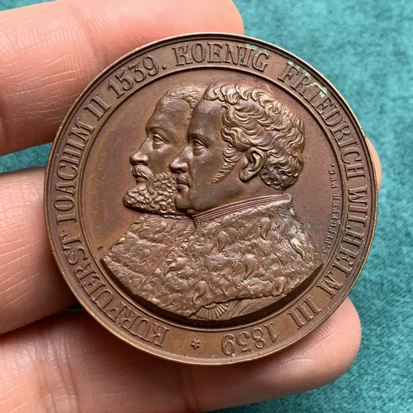 《竞宝斋》第146场-周日，周一 2场 (全场包邮) 1839年德国布兰登堡宗教改革300周年大直径铜章，宗教教廷系列经典品种之一，细节满满，背面中间耶稣受难小像的腹肌线条肉眼清晰可见 52克 45mm